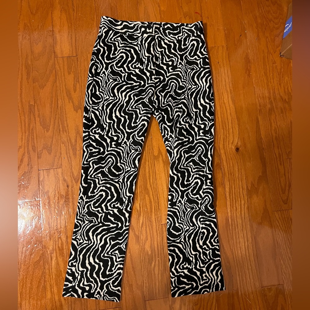 Zara Black and White swirl pattern pants. Worn once. Perfect condition.